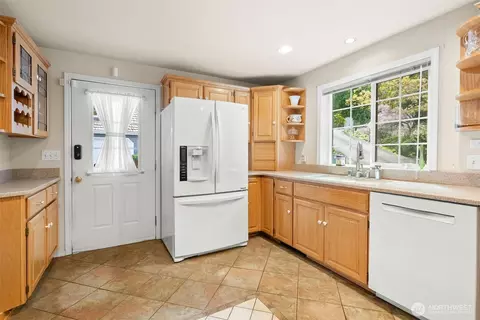 Kitchen - 8320 E Grapeview Loop Rd, Allyn, WA 98524 photo 2 of 4