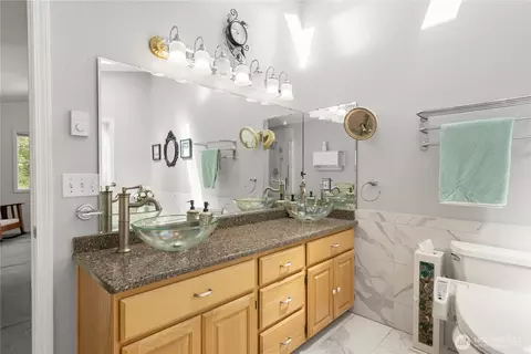 Bath - 8320 E Grapeview Loop Rd, Allyn, WA 98524 photo 2 of 3