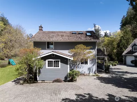 Exterior - 8320 E Grapeview Loop Rd, Allyn, WA 98524 photo 6 of 11