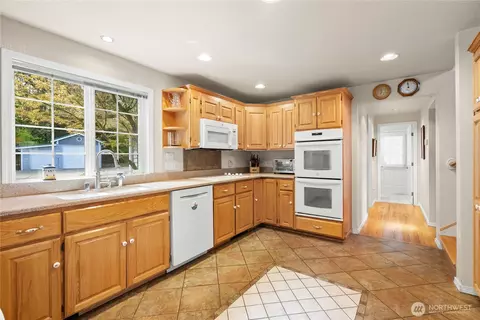 Kitchen - 8320 E Grapeview Loop Rd, Allyn, WA 98524 photo 1 of 4