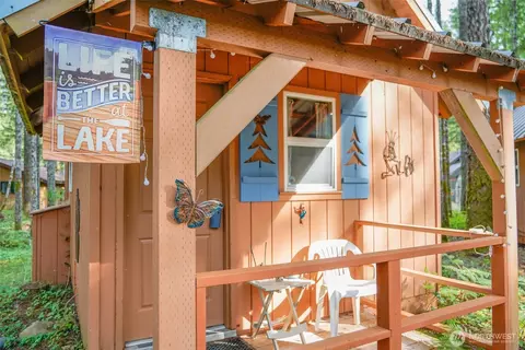 531 N Kokanee Ridge Dr, Hoodsport, WA 98548