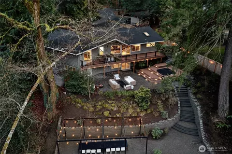 5205 W Mercer Pl, Mercer Island, WA 98040