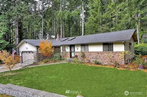 21 E Boundary Rd, Grapeview, WA 98546
