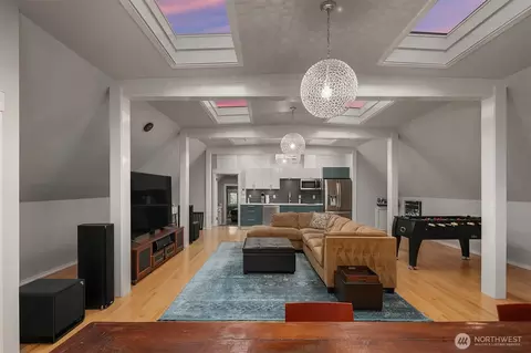Living - 803 E Prospect St, Seattle, WA 98102 photo 4 of 4
