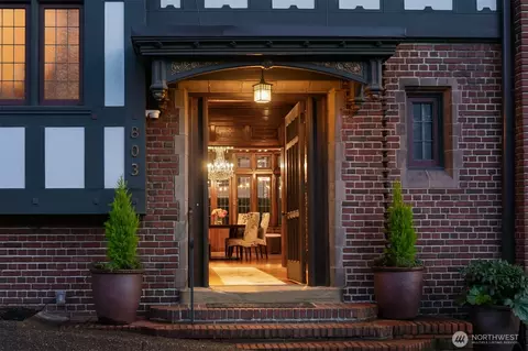 Entry Way - 803 E Prospect St, Seattle, WA 98102 photo 1 of 3