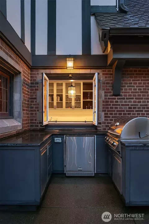 Kitchen - 803 E Prospect St, Seattle, WA 98102 photo 4 of 4
