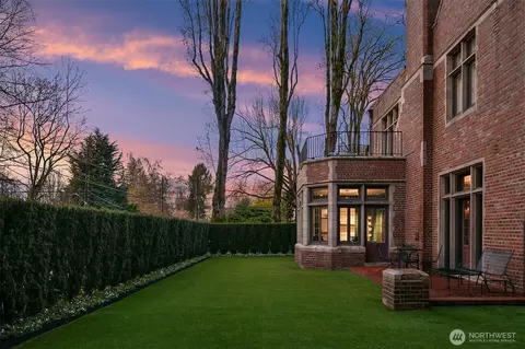 Exterior - 803 E Prospect St, Seattle, WA 98102 photo 9 of 10