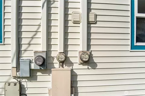 Exterior - 1022 Oakes Ave, Everett, WA 98201 photo 11 of 12