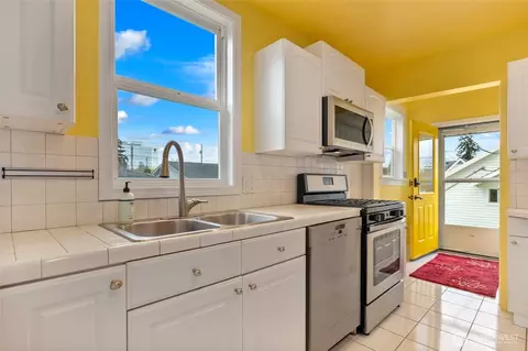 Kitchen - 1022 Oakes Ave, Everett, WA 98201 photo 3 of 5