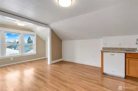 Living - 1022 Oakes Ave, Everett, WA 98201 photo 3 of 4