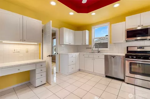 Kitchen - 1022 Oakes Ave, Everett, WA 98201 photo 2 of 5