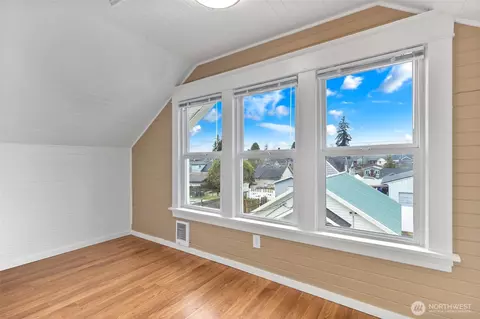 Bedroom - 1022 Oakes Ave, Everett, WA 98201 photo 5 of 7