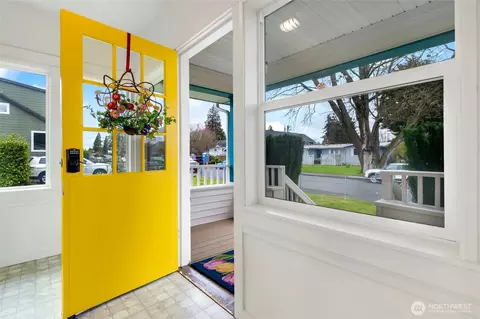 Entry Way - 1022 Oakes Ave, Everett, WA 98201 photo 1 of 1
