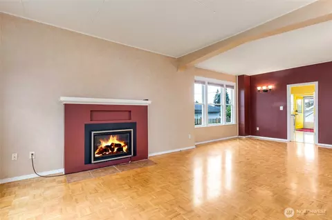 Living - 1022 Oakes Ave, Everett, WA 98201 photo 2 of 4