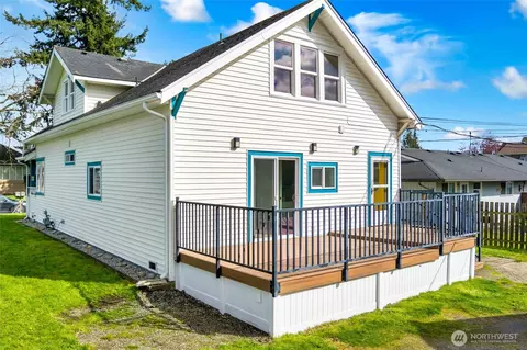 Exterior - 1022 Oakes Ave, Everett, WA 98201 photo 3 of 12