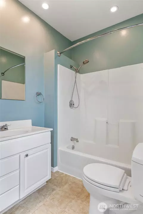 Bath - 1022 Oakes Ave, Everett, WA 98201 photo 1 of 2