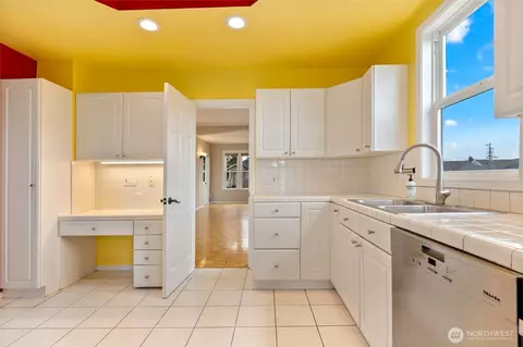 Kitchen - 1022 Oakes Ave, Everett, WA 98201 photo 1 of 5