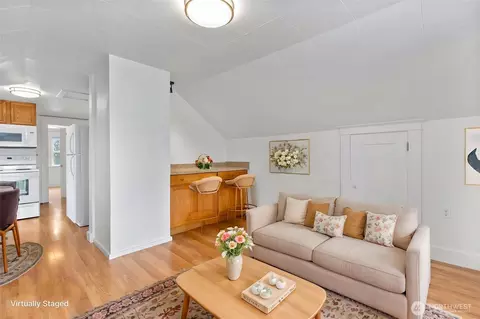 Living - 1022 Oakes Ave, Everett, WA 98201 photo 4 of 4