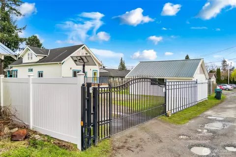 Exterior - 1022 Oakes Ave, Everett, WA 98201 photo 6 of 12
