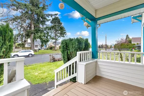 Exterior - 1022 Oakes Ave, Everett, WA 98201 photo 8 of 12