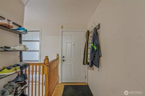 Entry Way - 7918 Timber Hill Dr, Everett, WA 98203 photo 1 of 2