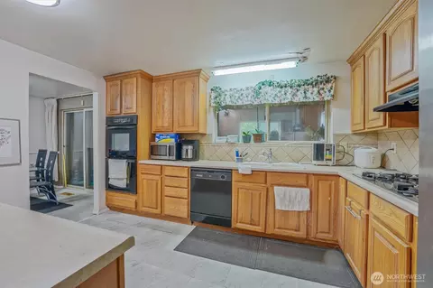 Kitchen - 7918 Timber Hill Dr, Everett, WA 98203 photo 1 of 3
