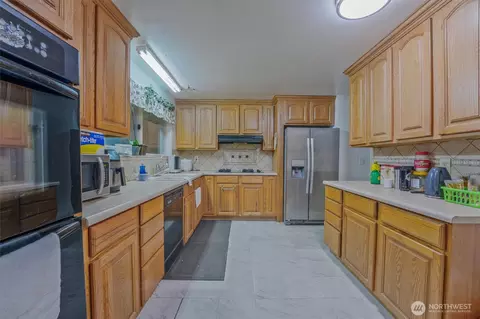 Kitchen - 7918 Timber Hill Dr, Everett, WA 98203 photo 3 of 3