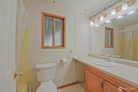 Bath - 7918 Timber Hill Dr, Everett, WA 98203 photo 1 of 3