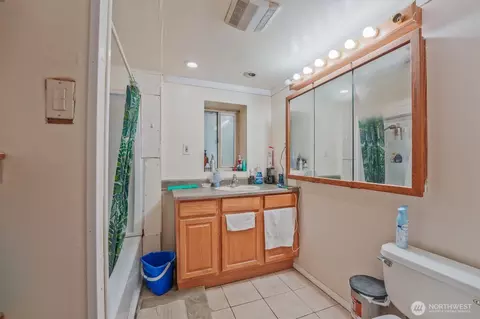 Bath - 7918 Timber Hill Dr, Everett, WA 98203 photo 2 of 3