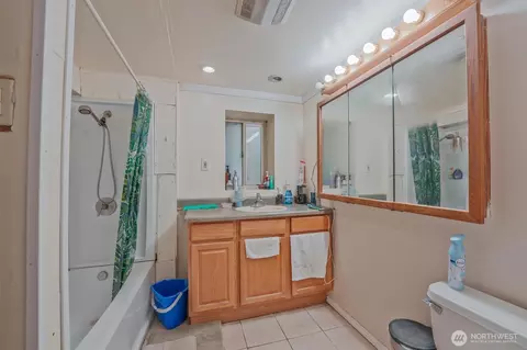 Bath - 7918 Timber Hill Dr, Everett, WA 98203 photo 3 of 3