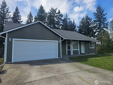699 Myers St SE, Rainier, WA 98576