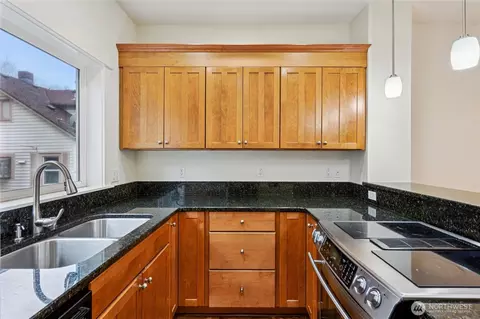 Kitchen - 2814 E Spring St, Seattle, WA 98122 photo 4 of 5