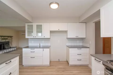 Kitchen - 272 Grandview Dr, Sequim, WA 98382 photo 2 of 3