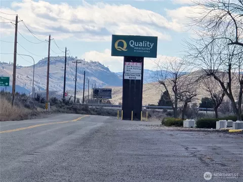11 Appleway, Okanogan, WA 98840