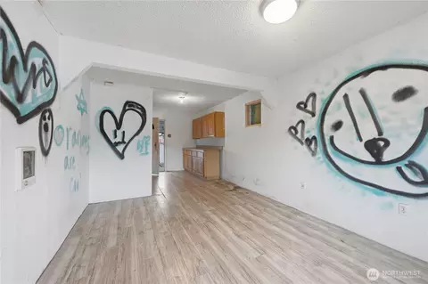Living - 11630 Center Rd, Everett, WA 98204 photo 5 of 5