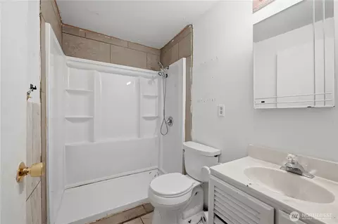 Bath - 11630 Center Rd, Everett, WA 98204 photo 1 of 1