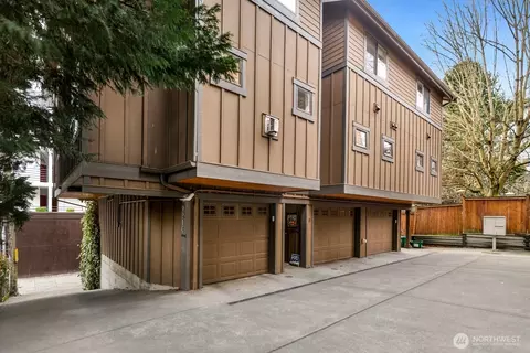 921 N 35th St #B, Seattle, WA 98103