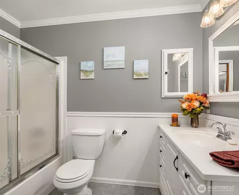 Bath - 12401 8th Dr SE, Everett, WA 98208 photo 3 of 3