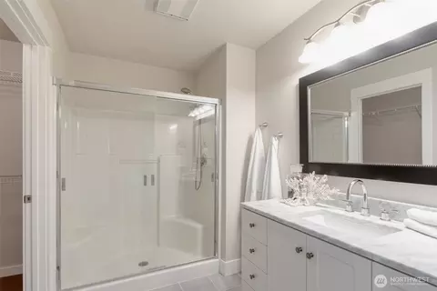 Bath - 2408 208th Pl SE, Bothell, WA 98021 photo 1 of 2