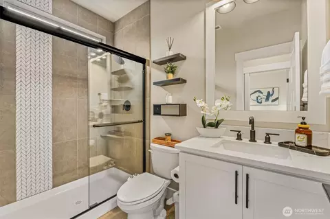 Bath - 4418 242nd Pl SE, Bothell, WA 98021 photo 1 of 4
