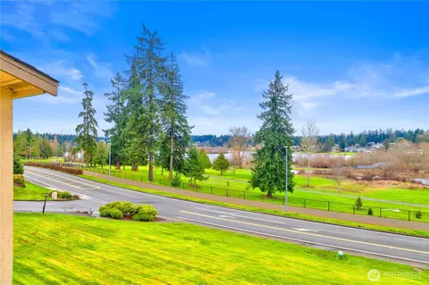 23305 Lakeview Dr #C204, Mountlake Terrace, WA 98043