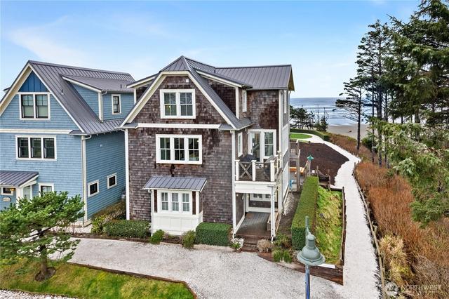 78 Pacifica Ln, Pacific Beach, WA 98571