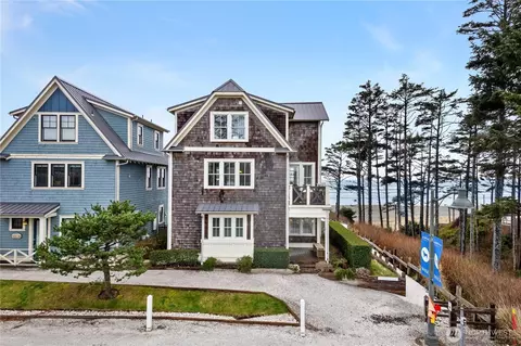 78 Pacifica Ln, Pacific Beach, WA 98571