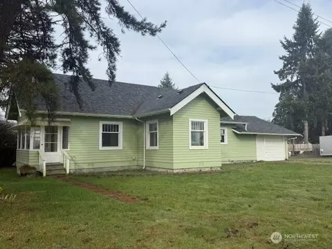 306 S 6th St, Elma, WA 98541