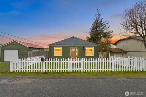 951 SE Dock St, Oak Harbor, WA 98277