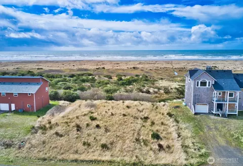 132 Dunes Ln, Ocean Shores, WA 98569