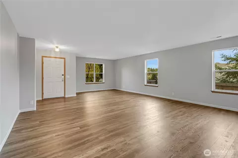 Living - 20607 197th Ave E, Orting, WA 98360 photo 2 of 10