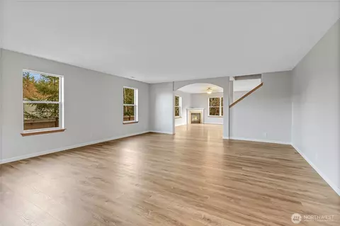Living - 20607 197th Ave E, Orting, WA 98360 photo 4 of 10