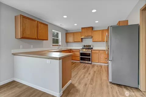 Kitchen - 20607 197th Ave E, Orting, WA 98360 photo 1 of 4