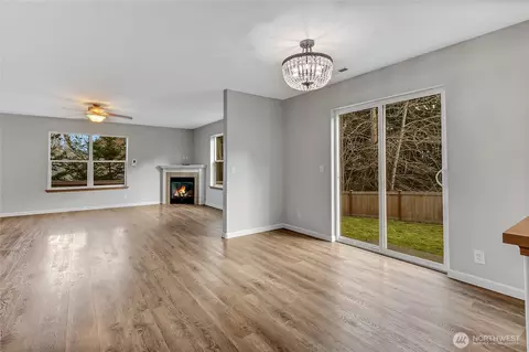 Living - 20607 197th Ave E, Orting, WA 98360 photo 6 of 10
